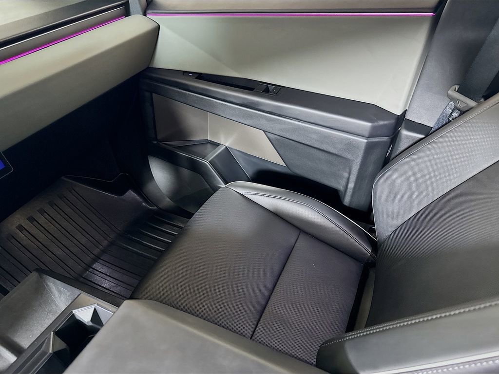 Used 2024 Tesla Cybertruck AWD Crew Cab image 21