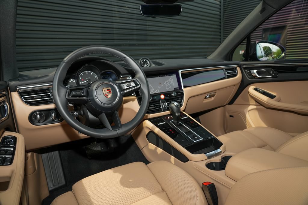 Certified 2026 Porsche Macan AWD/4WD image 28