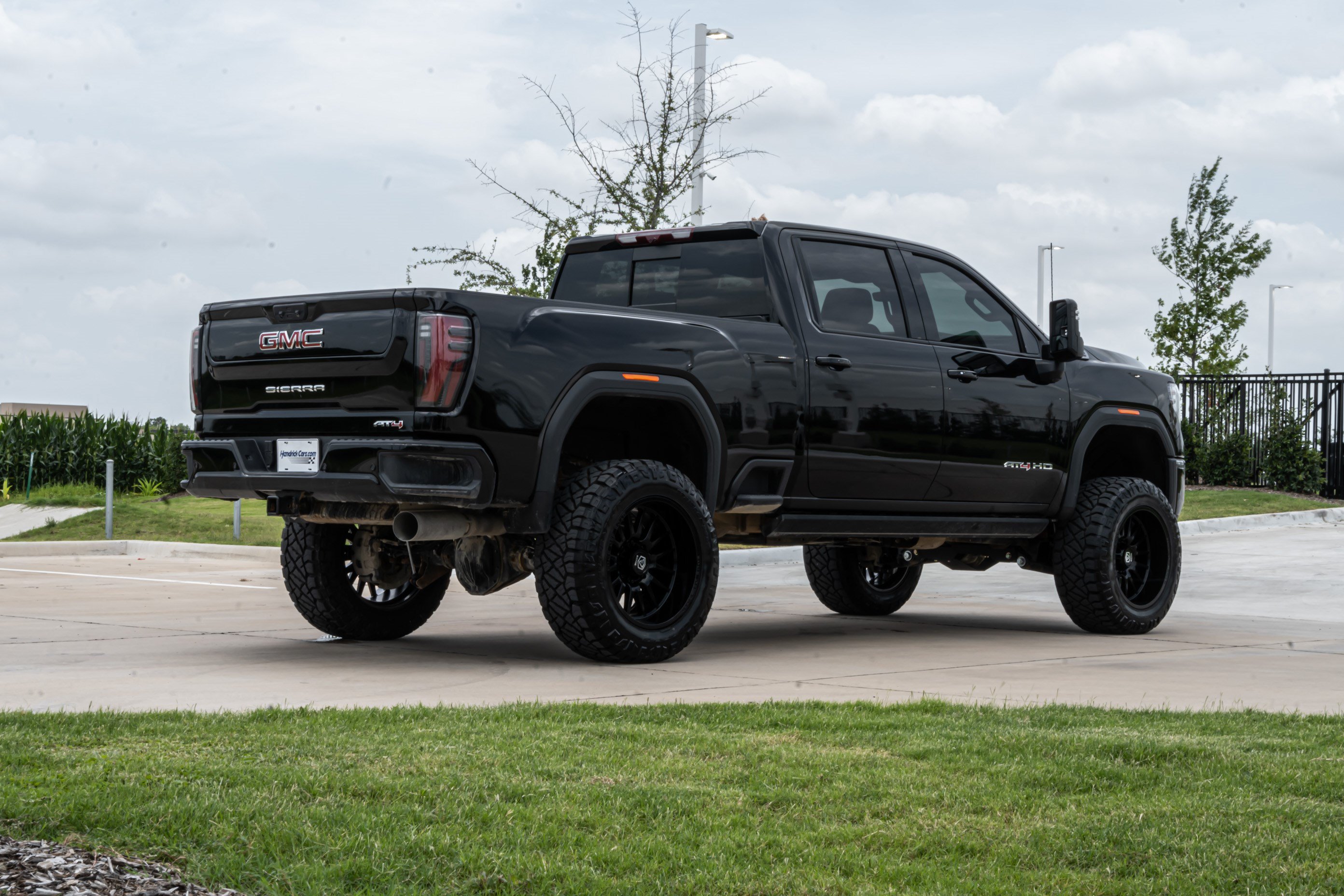 Used 2026 GMC Sierra 2500 AT4 w/ Technology Package AWD/4WD image 10