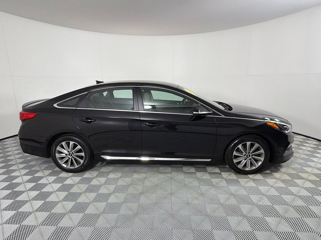 Used 2017 Hyundai Sonata Sport w/ Cargo Package FWD image 4