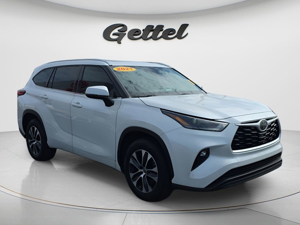Used 2021 Toyota Highlander XLE image 3