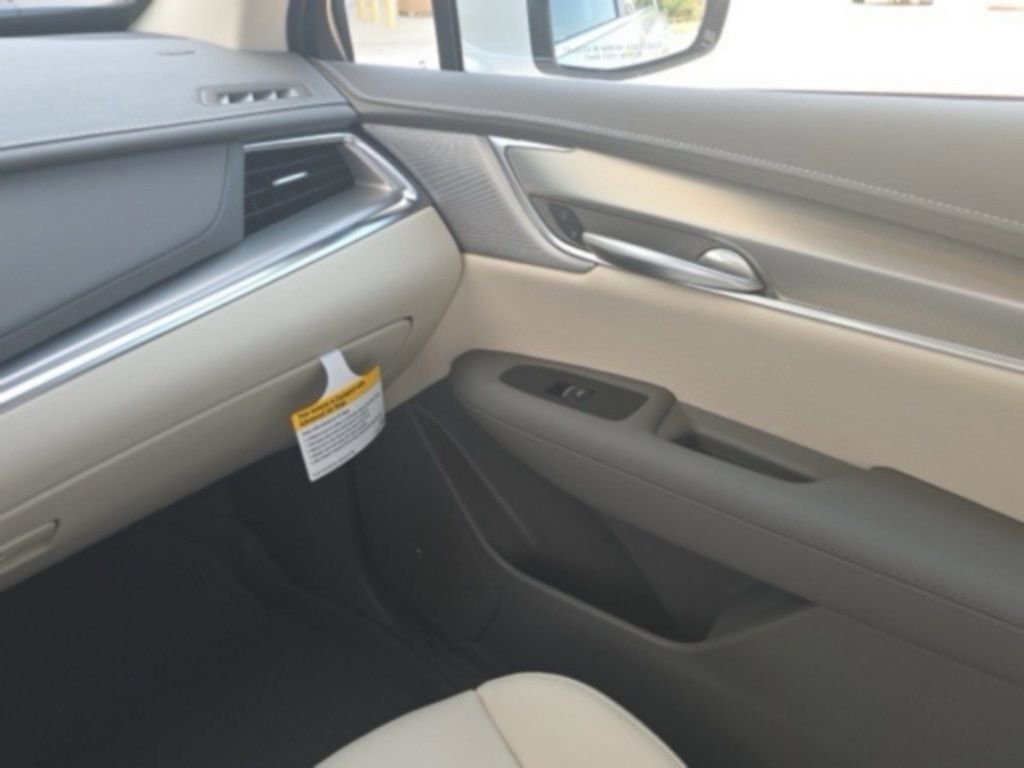 New 2026 Cadillac XT5 Premium Luxury w/ LPO, Floor Liner Package image 17