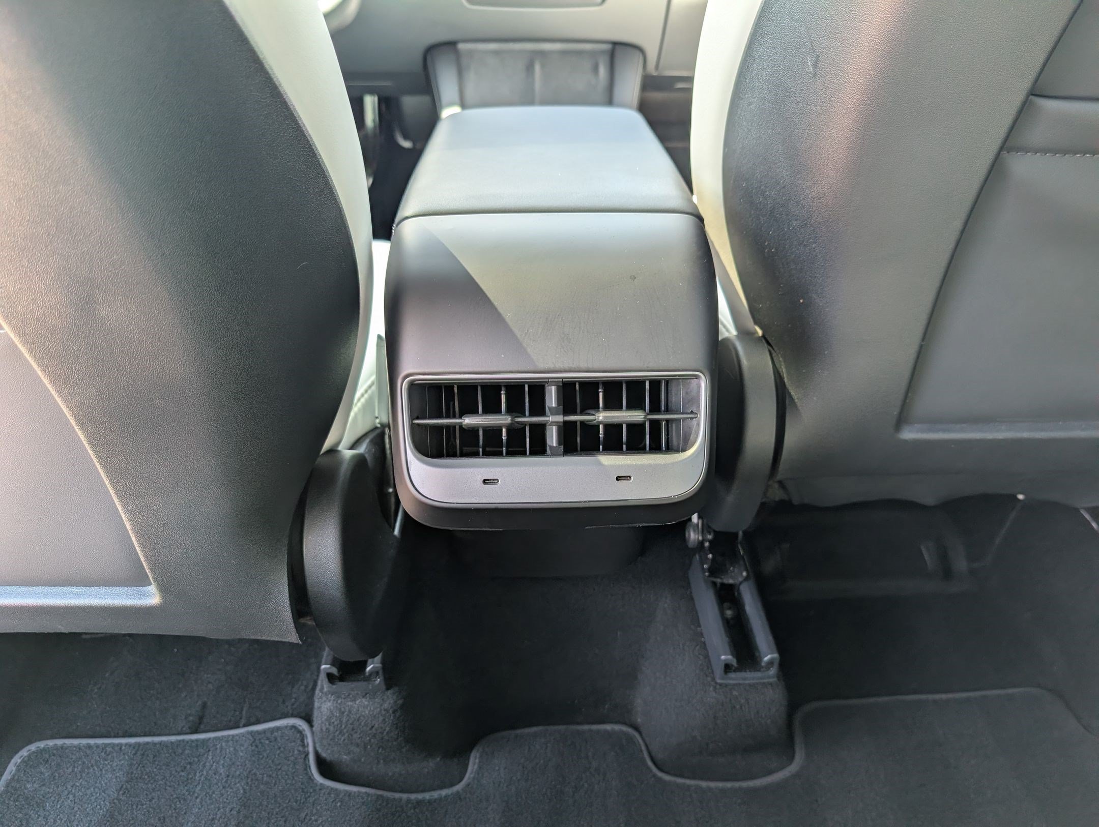 Used 2024 Tesla Model Y Performance AWD/4WD image 28