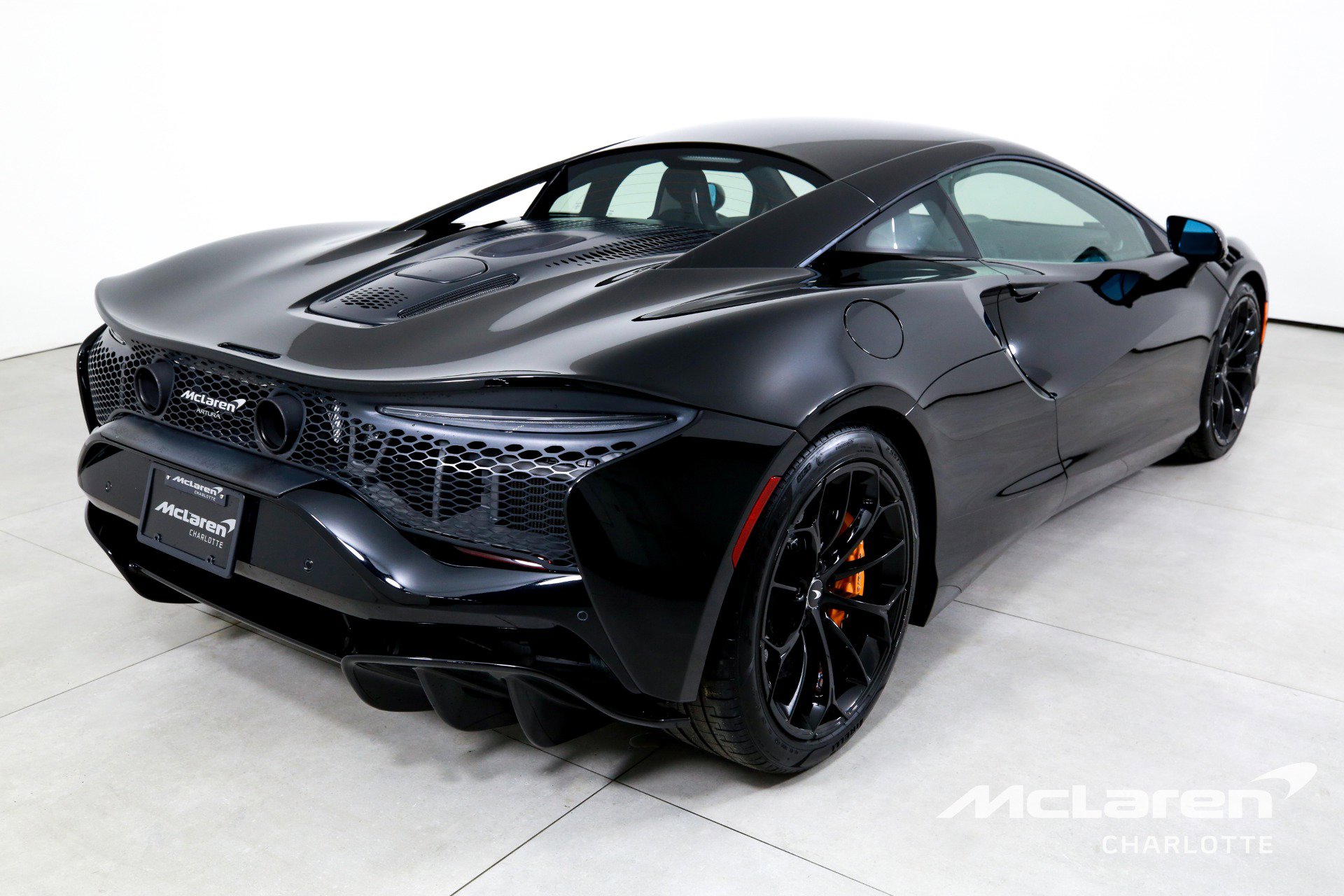 Used 2023 McLaren Artura image 9