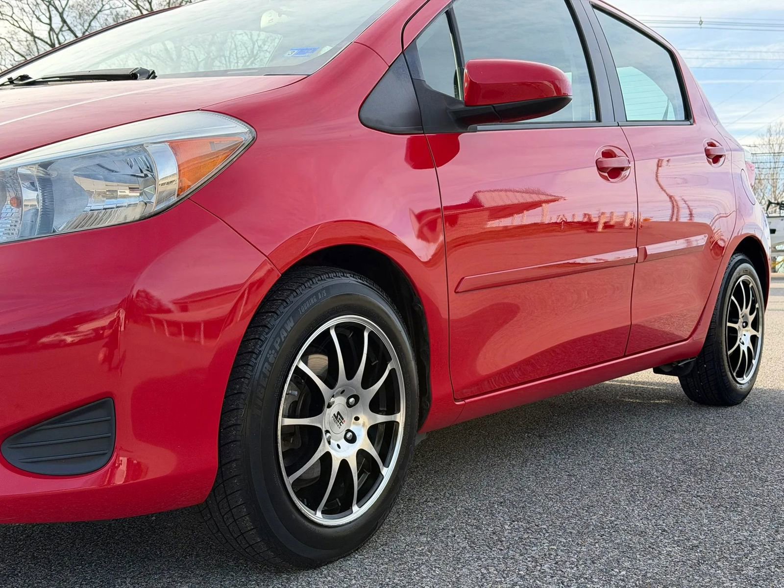 Used 2012 Toyota Yaris LE image 30