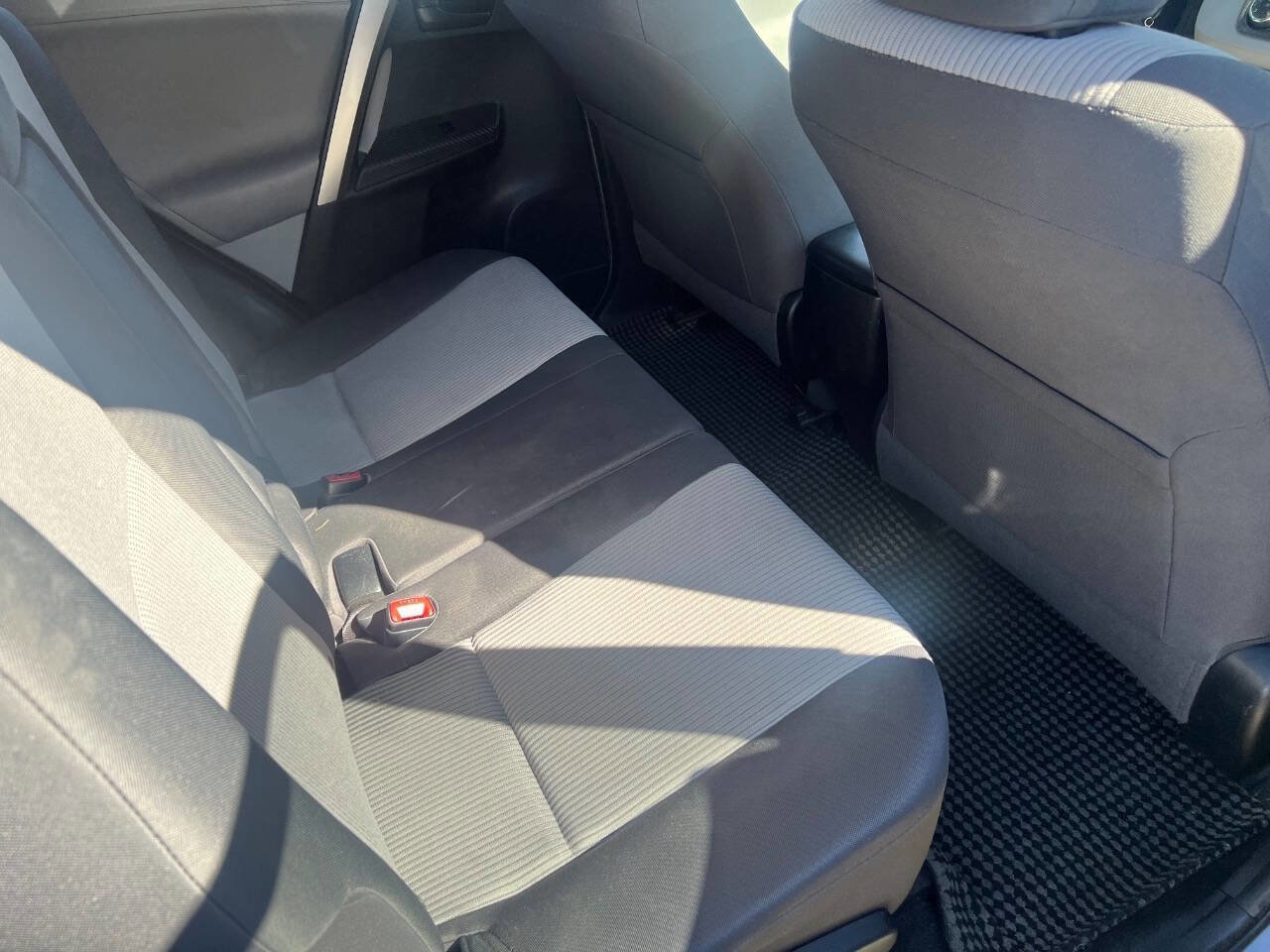 Used 2013 Toyota RAV4 LE image 18