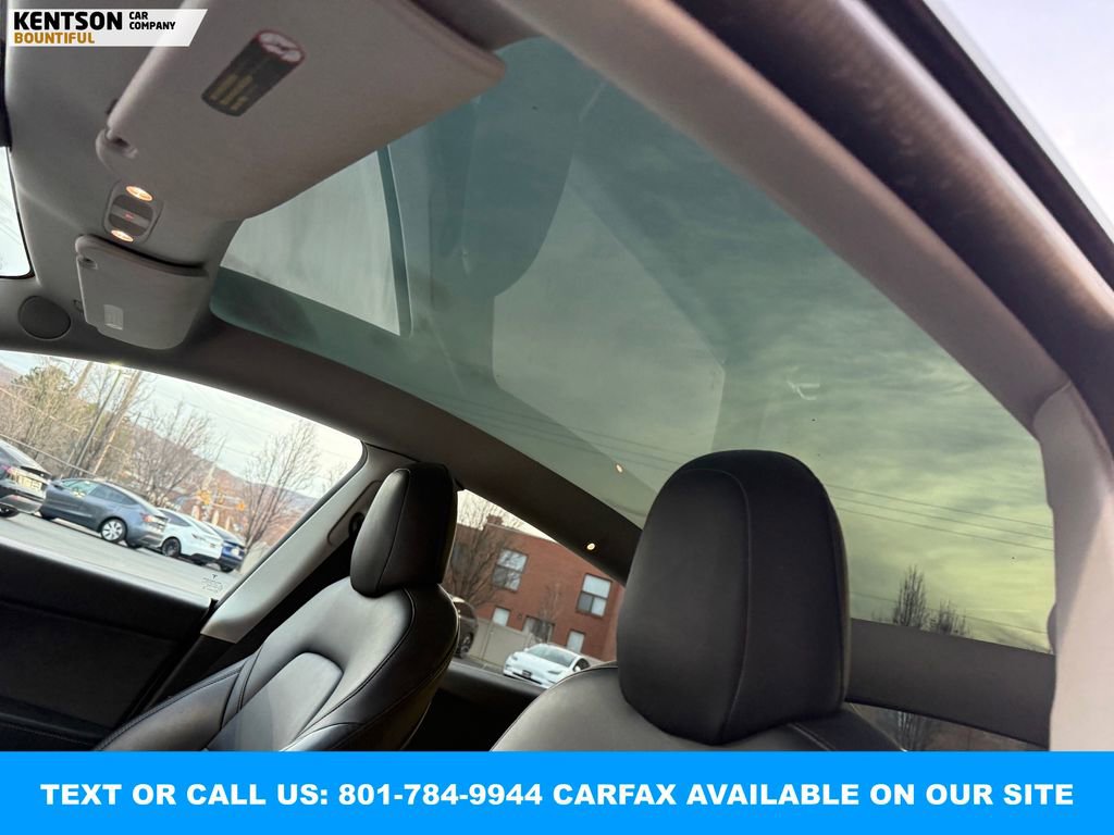 Used 2022 Tesla Model Y Long Range image 22