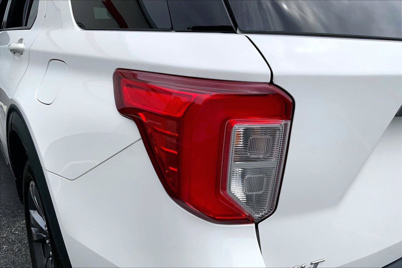 Used 2022 Ford Explorer XLT w/ Equipment Group 202A AWD/4WD image 30