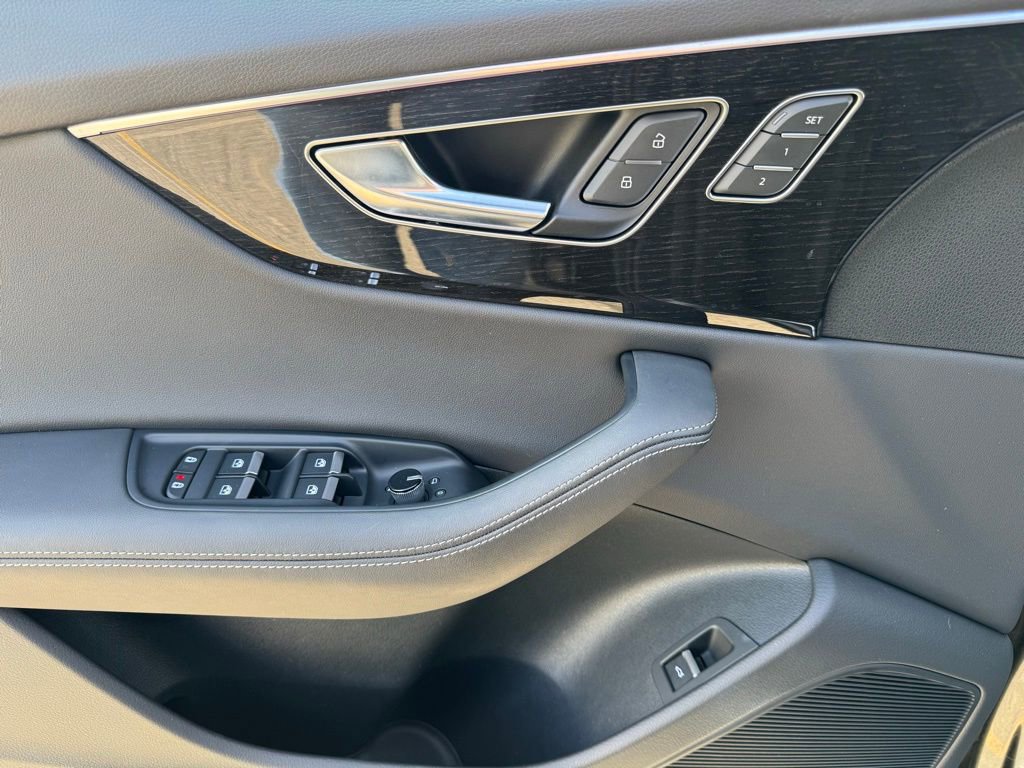 Used 2025 Audi Q8 Premium Plus image 17