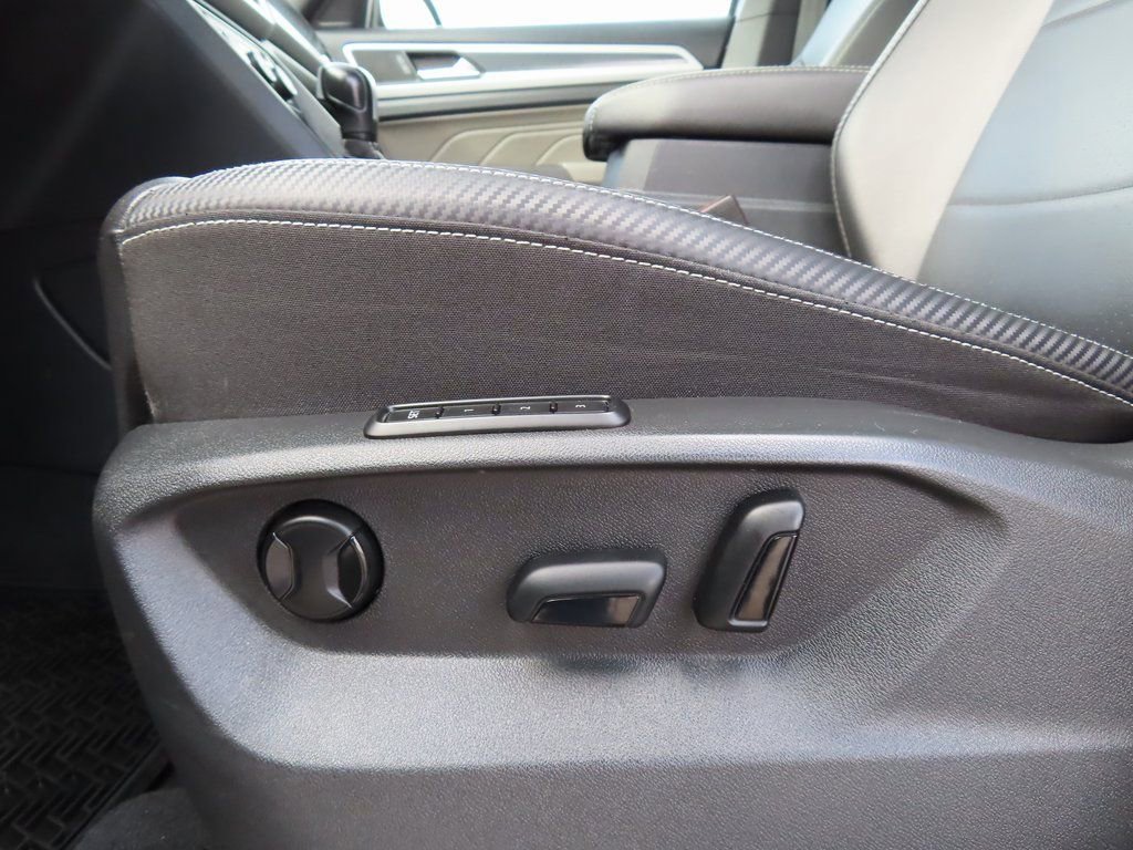 Used 2023 Volkswagen Atlas Cross Sport SEL R-Line image 8