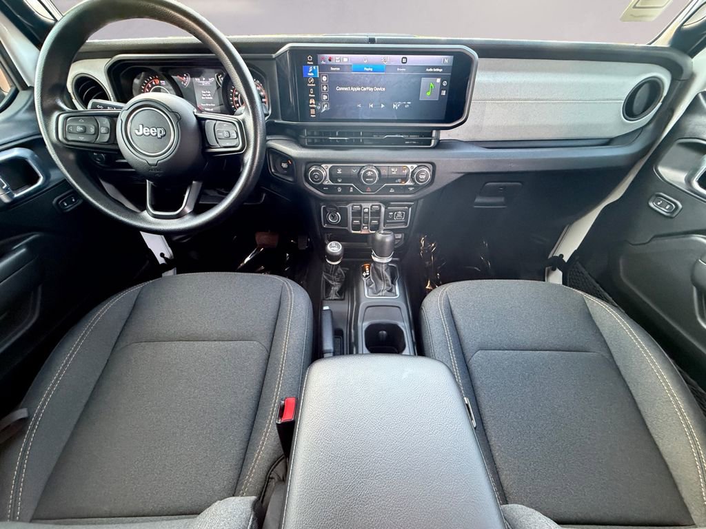 Used 2025 Jeep Gladiator Sport image 12