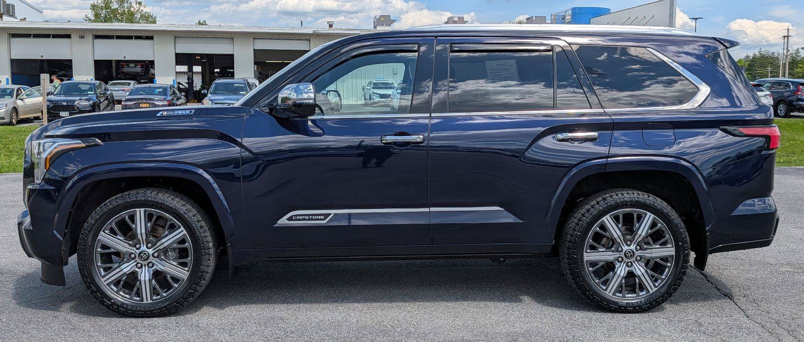 Used 2023 Toyota Sequoia Capstone AWD/4WD image 6