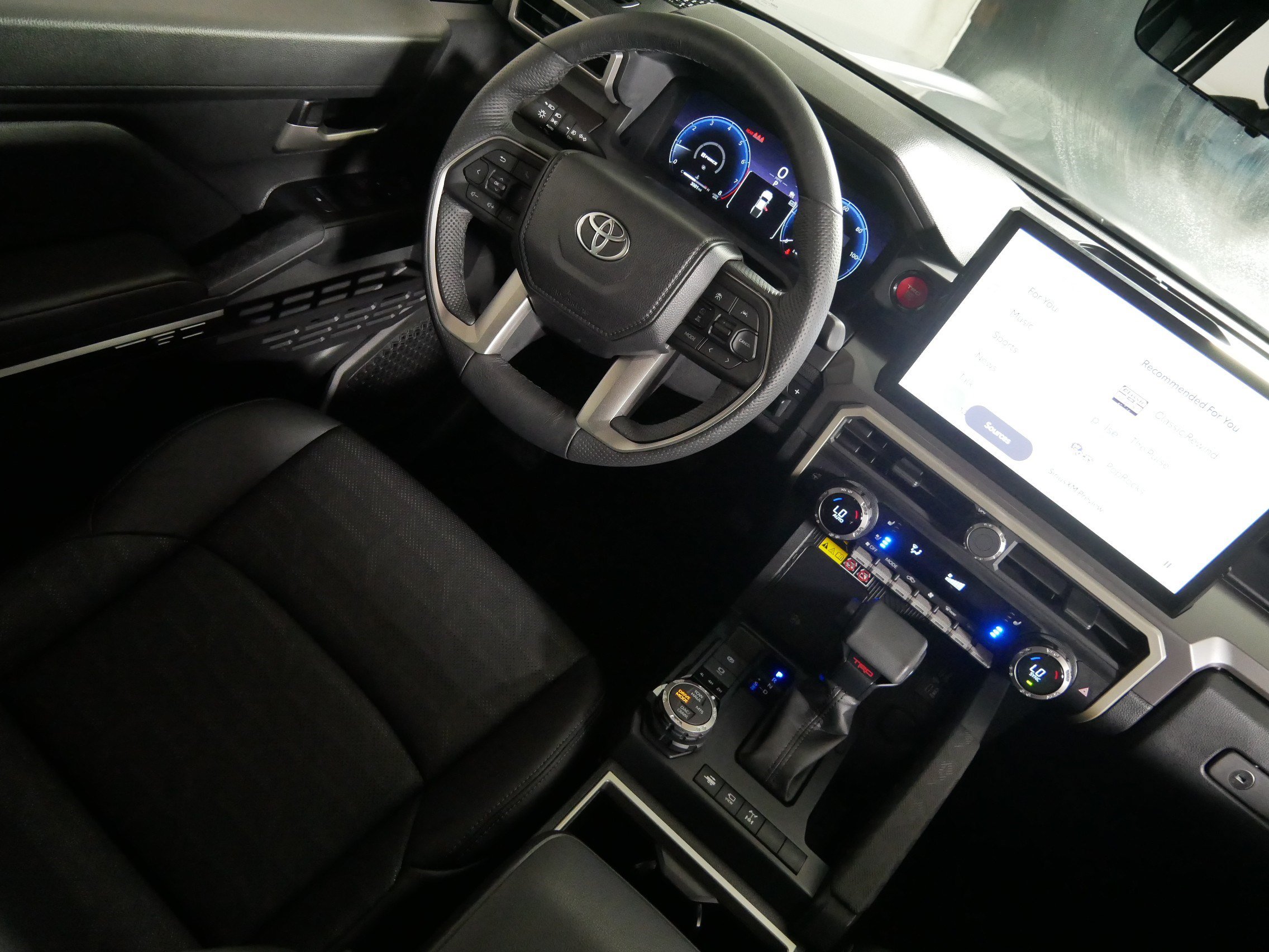 Used 2025 Toyota Tacoma TRD Off-Road w/ TRD Off Road Premium Package AWD/4WD image 9
