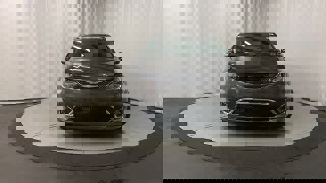 Used 2020 Chrysler Pacifica Limited w/ Advanced Safetytec Group FWD image 5