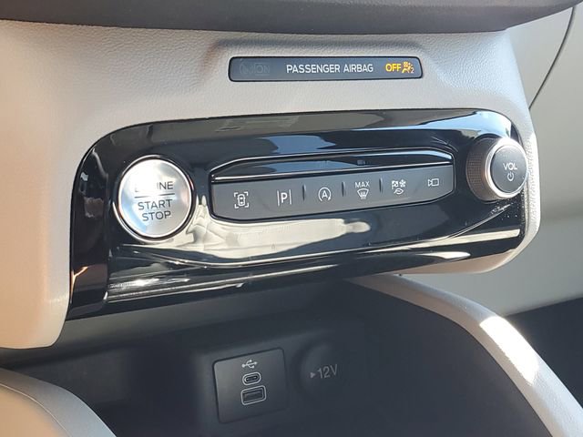 Used 2024 Ford Escape Platinum w/ Premium Technology Package image 32