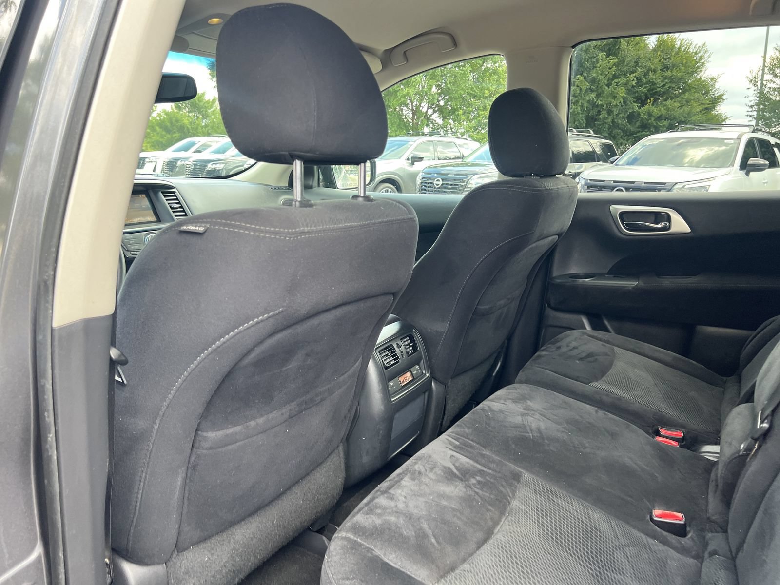Used 2016 Nissan Pathfinder SV FWD image 18