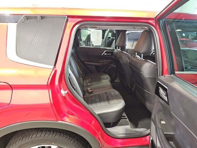 Used 2023 Mitsubishi Outlander SE image 15