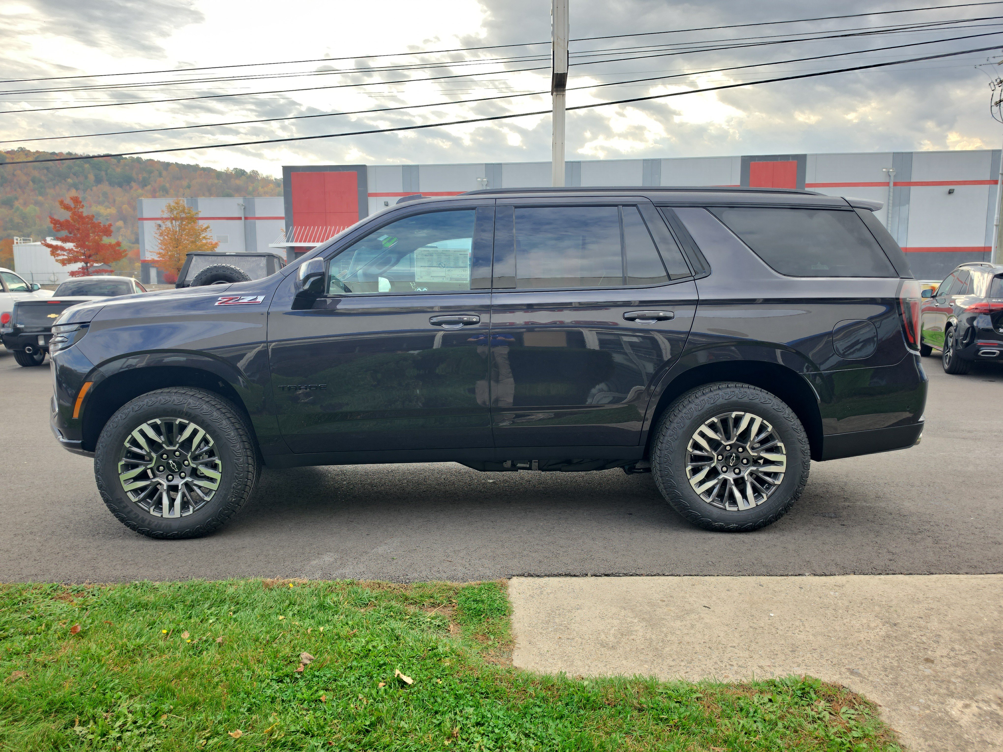 New 2027 Chevrolet Tahoe Z71 w/ Sun And Tow Package AWD/4WD image 7