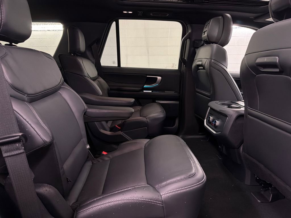 New 2026 Ford Expedition Platinum w/ Stealth Appearance Package AWD/4WD image 30