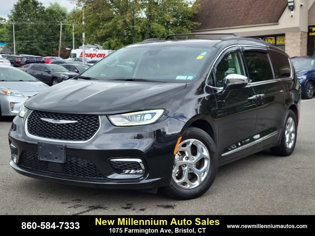 Used 2022 Chrysler Pacifica Limited image 1