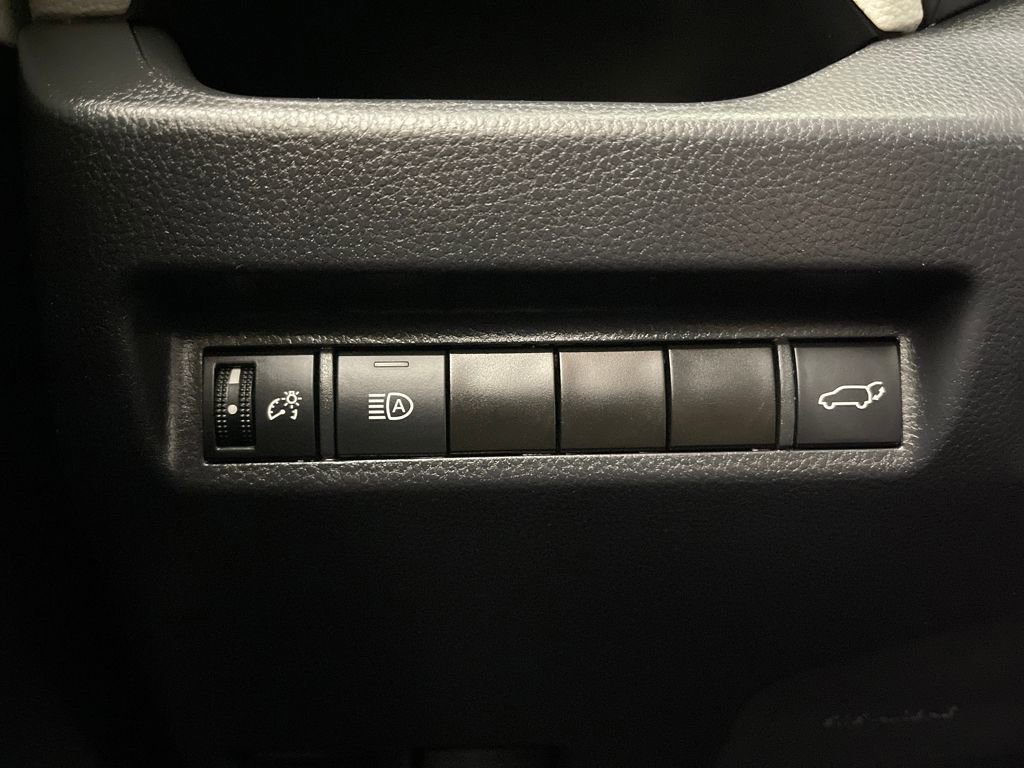 Used 2022 Toyota RAV4 XLE Premium image 28
