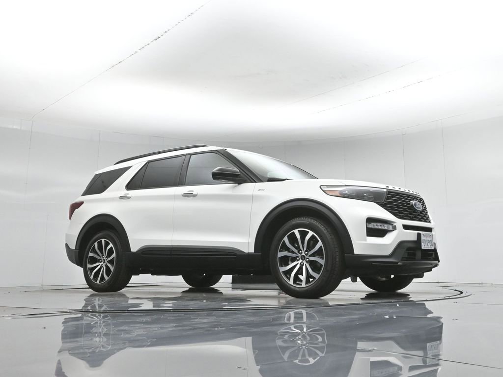 Used 2022 Ford Explorer ST-Line RWD image 4
