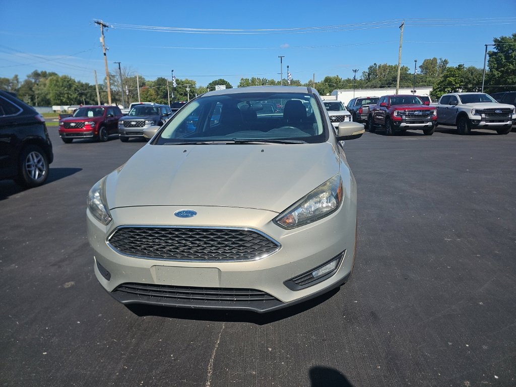 Used 2015 Ford Focus SE w/ Equipment Group 201A FWD image 2