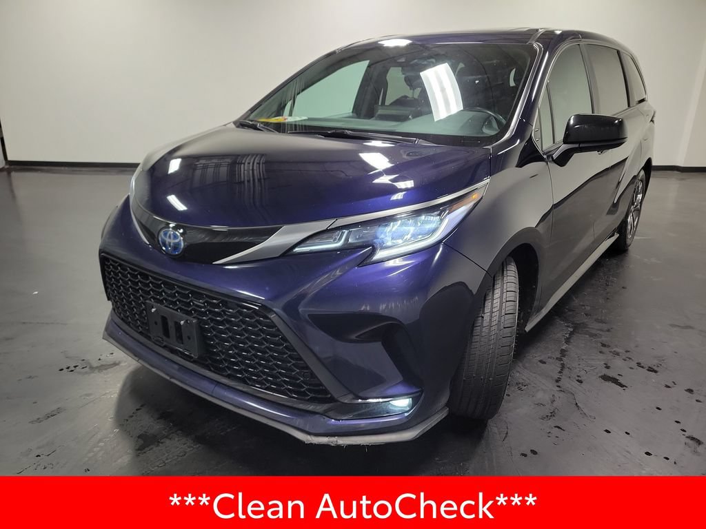 Used 2024 Toyota Sienna XSE AWD/4WD image 4