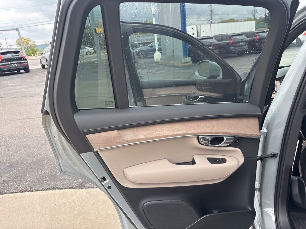 Certified 2026 Volvo XC90 B6 Plus AWD/4WD image 28