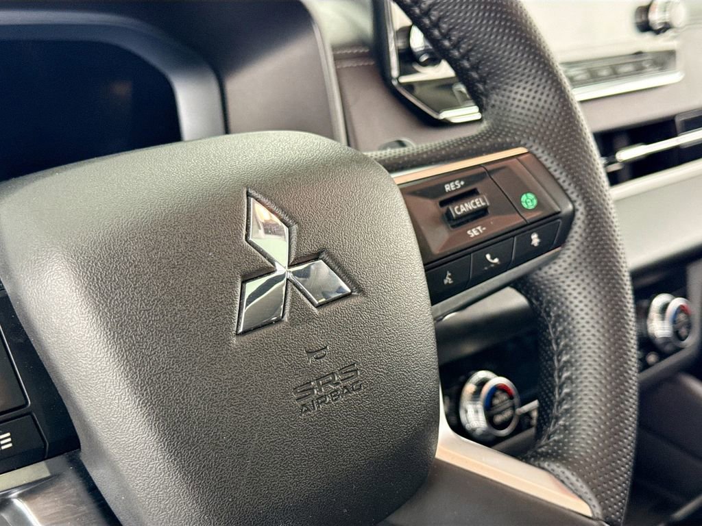 Used 2023 Mitsubishi Outlander 4WD Plug-In Hybrid image 19