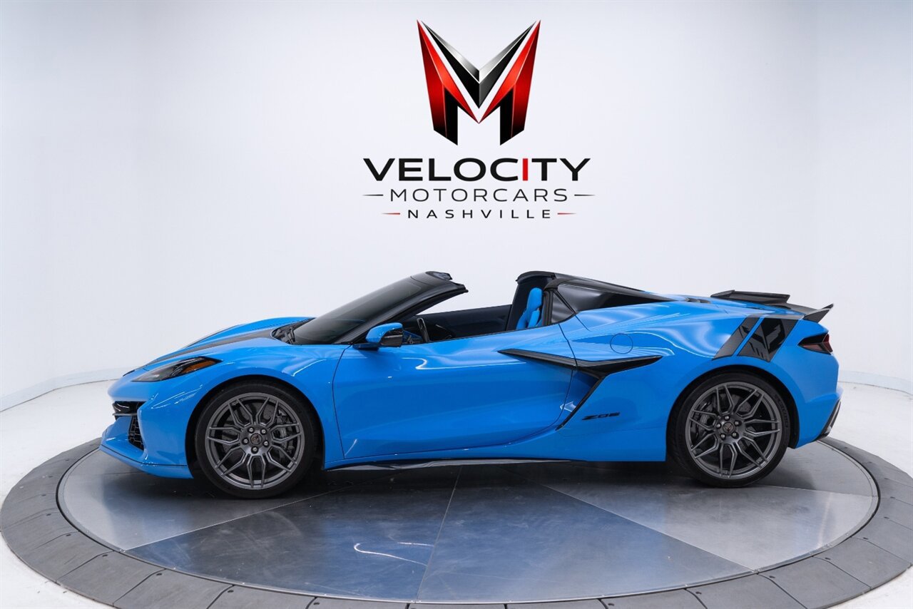 Used 2023 Chevrolet Corvette Z06 w/ Stealth Interior Trim Package RWD image 17