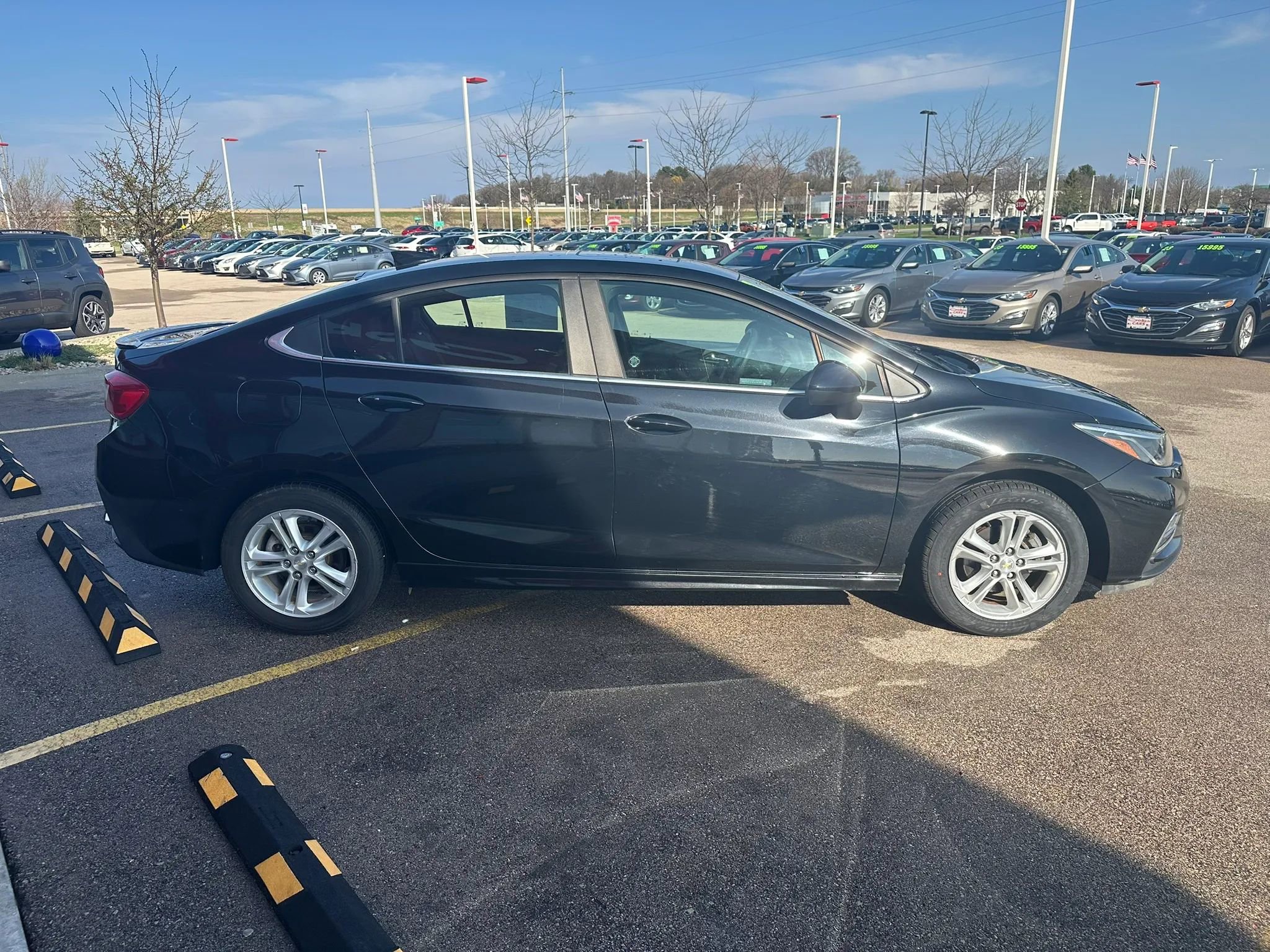 Used 2017 Chevrolet Cruze LT w/ LT True North Edition FWD image 8