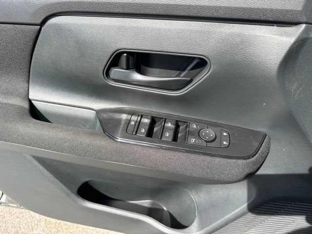 Used 2025 Nissan Kicks S FWD image 15