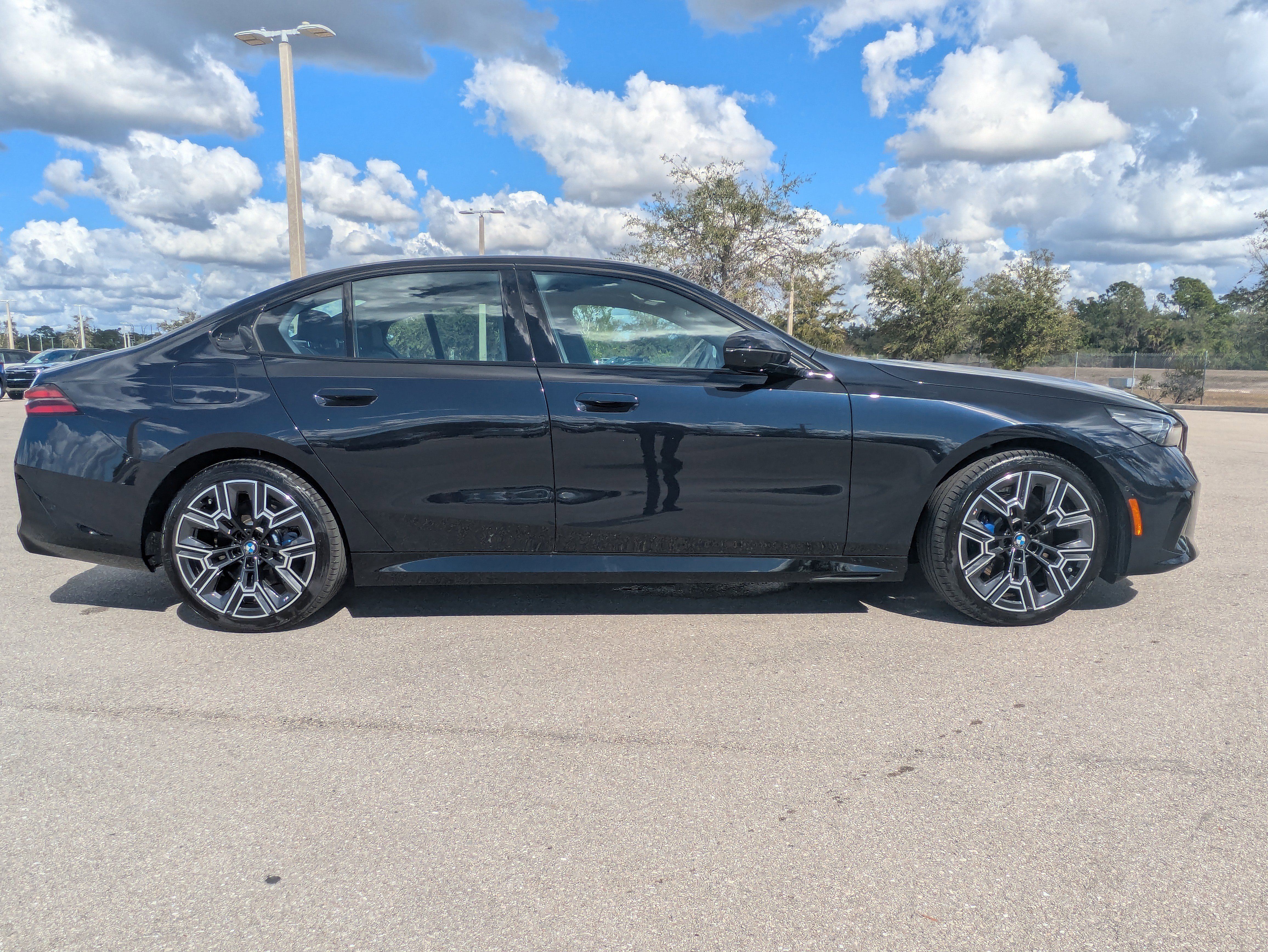 Used 2026 BMW 530i w/ M Sport Package image 4