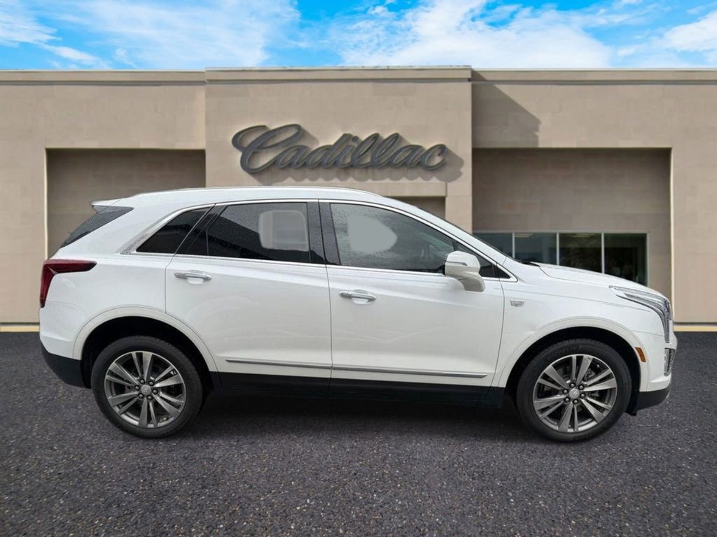 Used 2021 Cadillac XT5 Premium Luxury FWD image 2