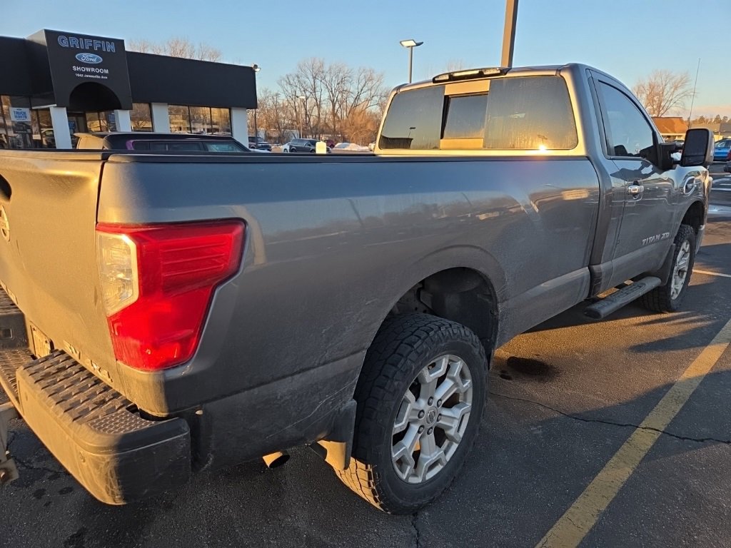 Used 2017 Nissan Titan SV image 3