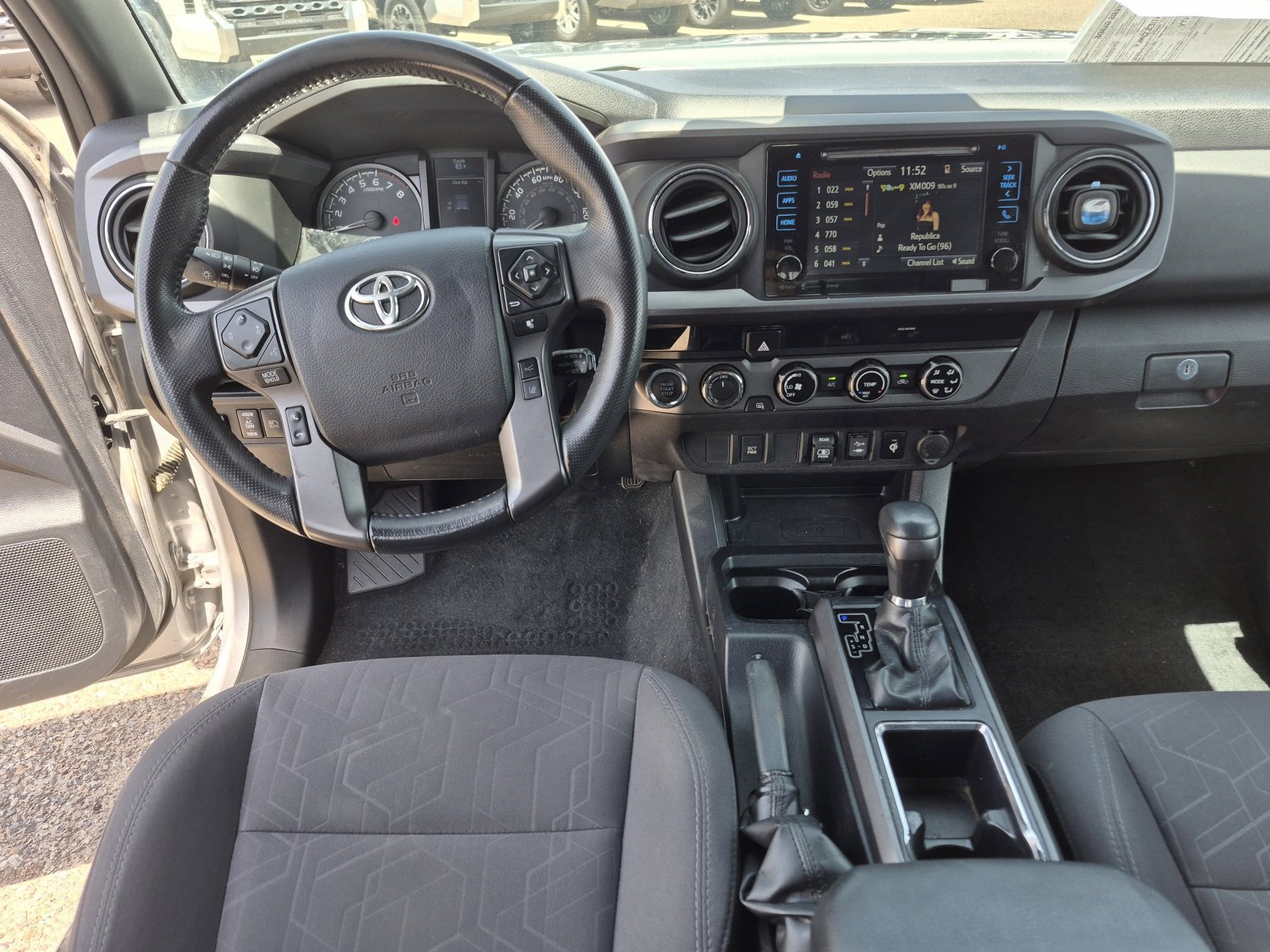 Used 2018 Toyota Tacoma TRD Off-Road AWD/4WD image 18