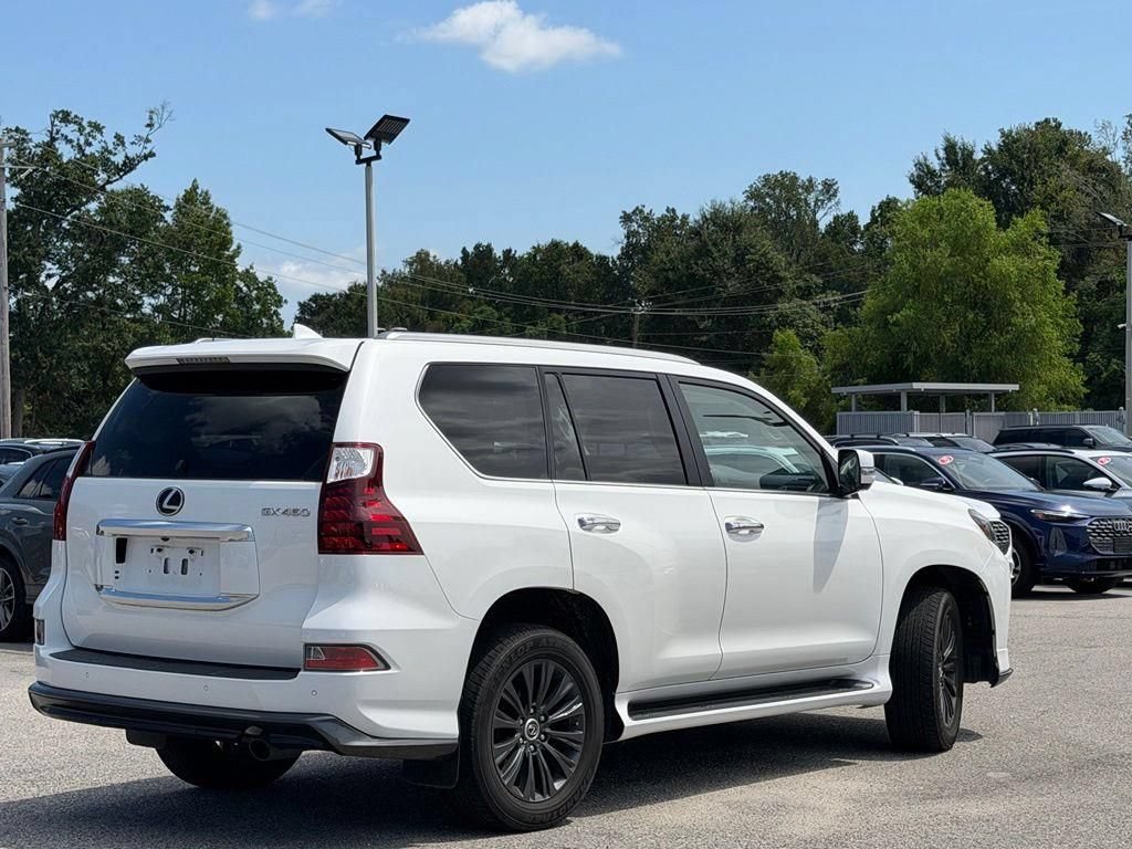 Used 2022 Lexus GX 460 Luxury w/ Sport Design Package AWD/4WD image 4