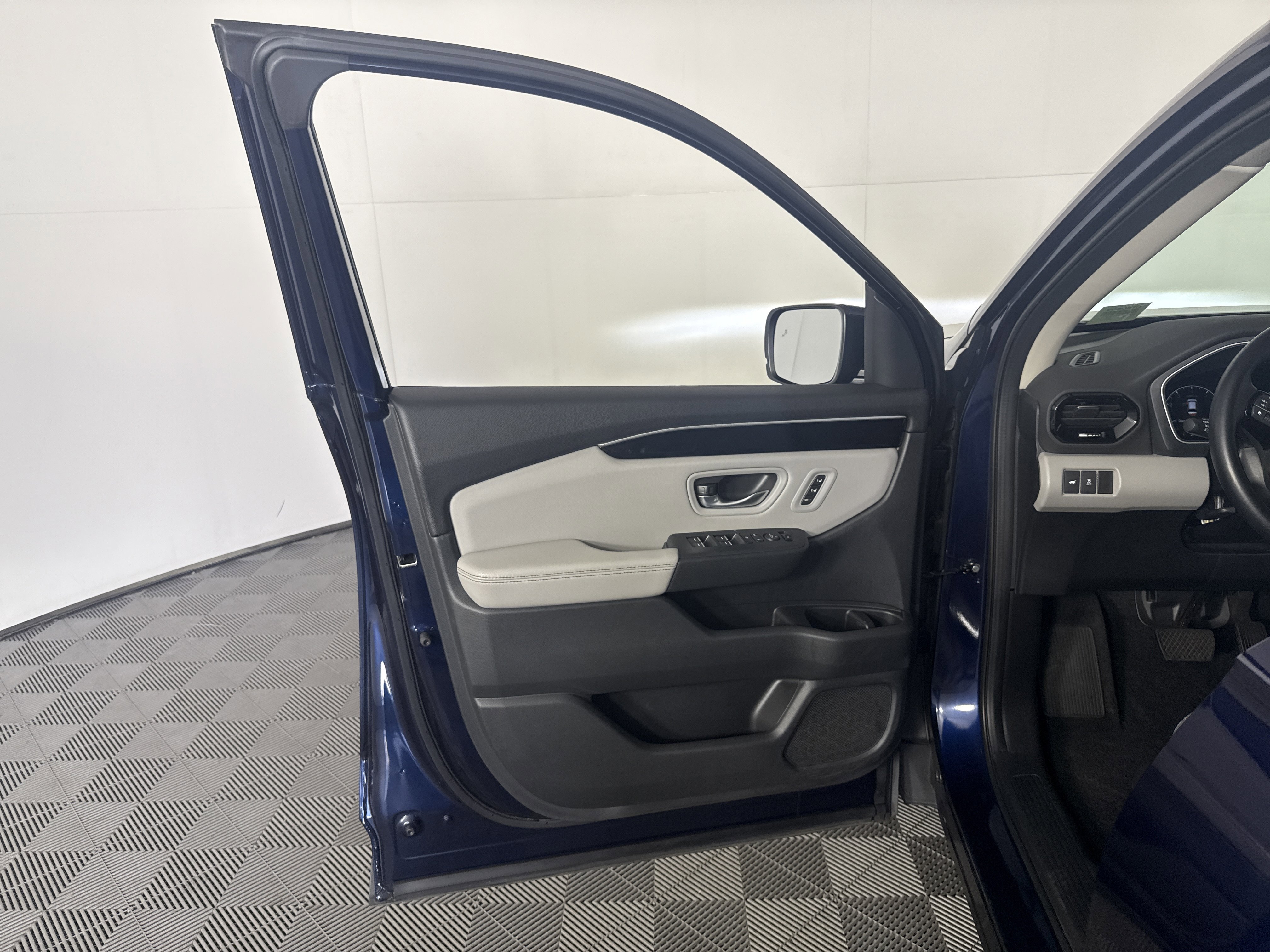 Certified 2023 Honda Pilot Touring image 13