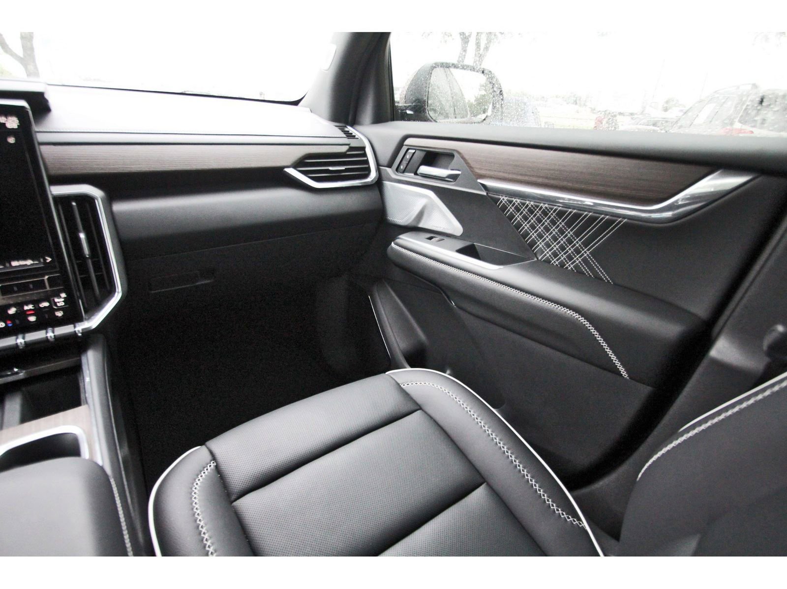 Used 2025 GMC Acadia Denali w/ Super Cruise Package FWD image 10