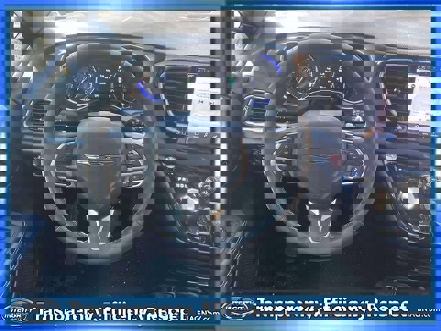Used 2025 Chrysler Pacifica Select image 15