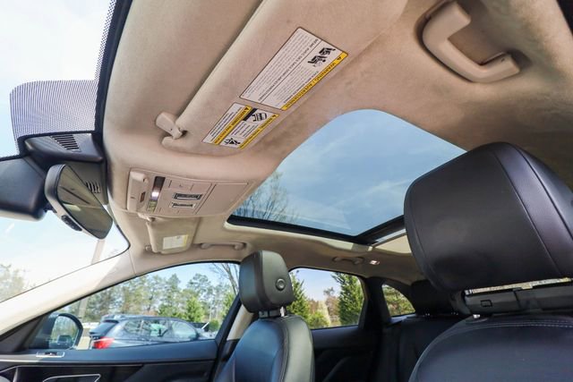 Used 2020 Jaguar F-PACE Premium image 34