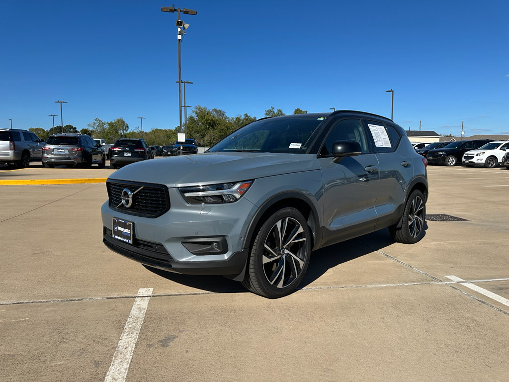 Used 2020 Volvo XC40 T4 R-Design