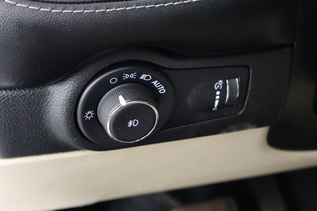 Used 2022 Dodge Durango SXT AWD/4WD image 23