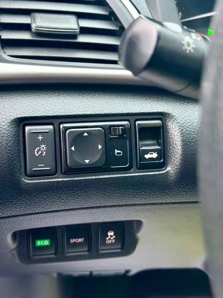 Used 2016 Nissan Sentra SV image 11