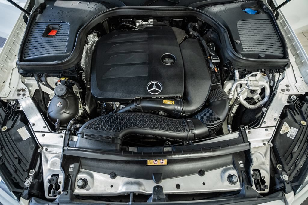 Used 2021 Mercedes-Benz GLC 300 4MATIC w/ Driver Assistance Package image 18