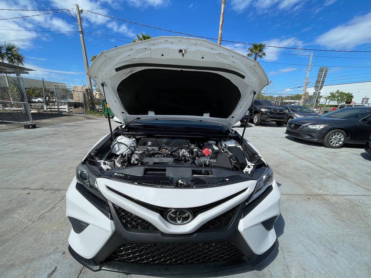 Used 2019 Toyota Camry SE FWD image 13
