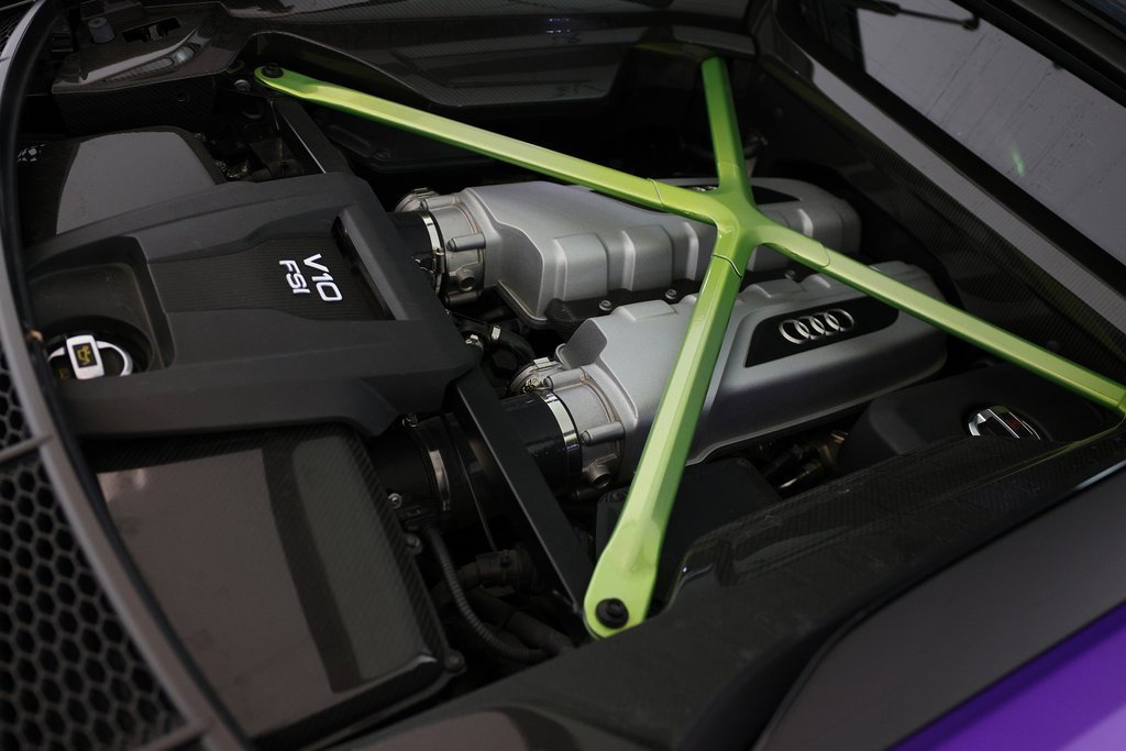 Used 2017 Audi R8 V10 w/ Carbon Exterior Package image 14