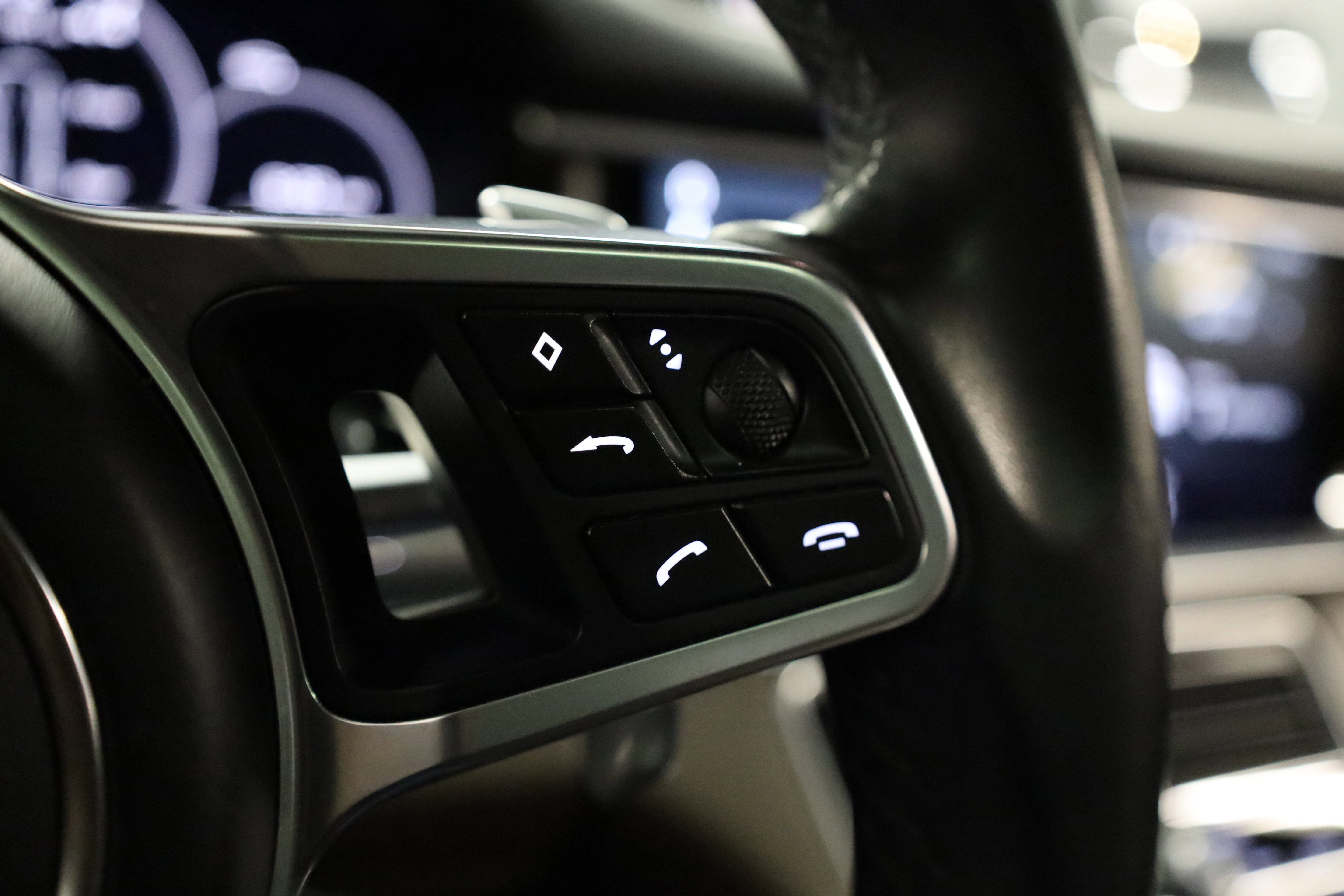 Used 2018 Porsche Panamera 4S image 26