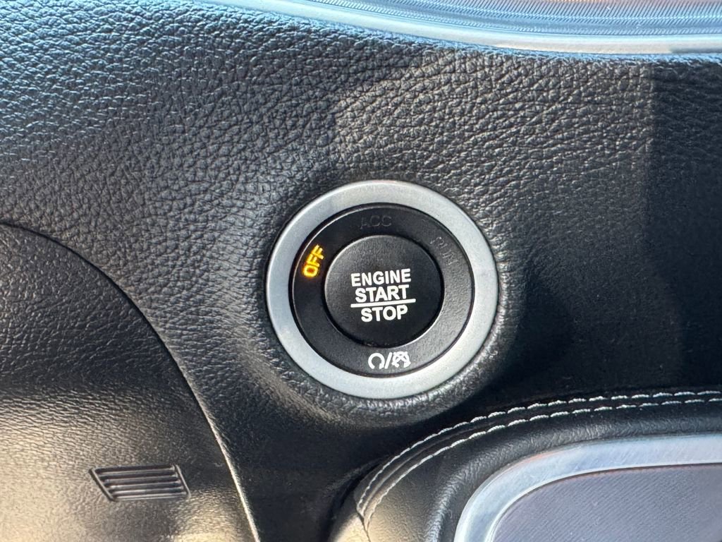 Used 2022 Dodge Challenger R/T w/ Driver Convenience Group image 9